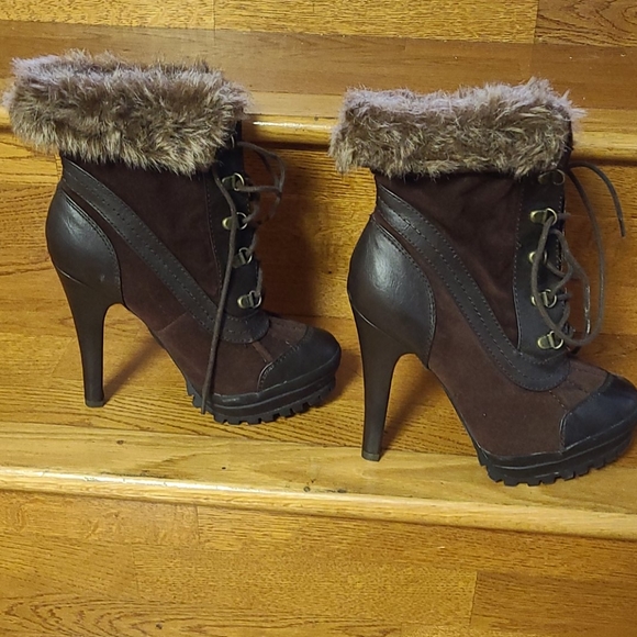 Ladies boots (NWOT) - Picture 4 of 8